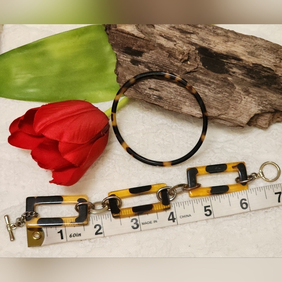 2 Vintage Tortoise Shell Pattern Plastic Bracelets - Picture 2 of 13